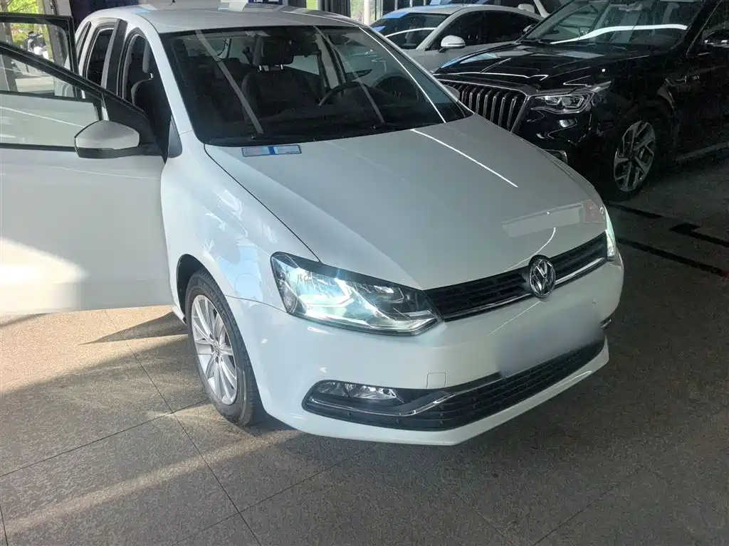 Volkswagen Polo 2014 1.6L Automatic Comfort Edition фото 4