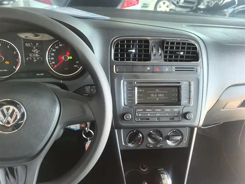 Volkswagen Polo 2014 1.6L Automatic Comfort Edition фото 10