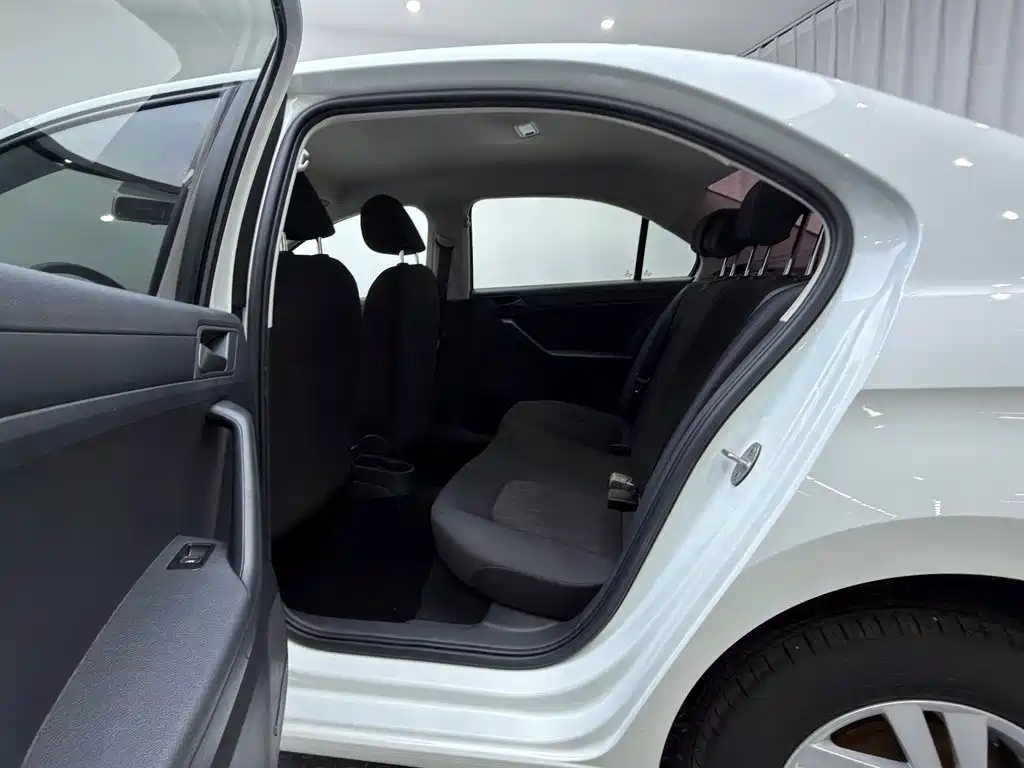 Jetta VA3 2023 2021 1.5L Manual Progressive Edition