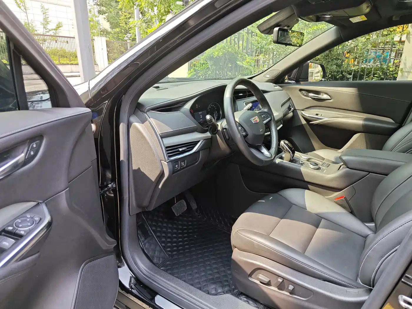 Cadillac XT4 2023 2023 Model Year 28T Two-Wheel Drive Luxury Model