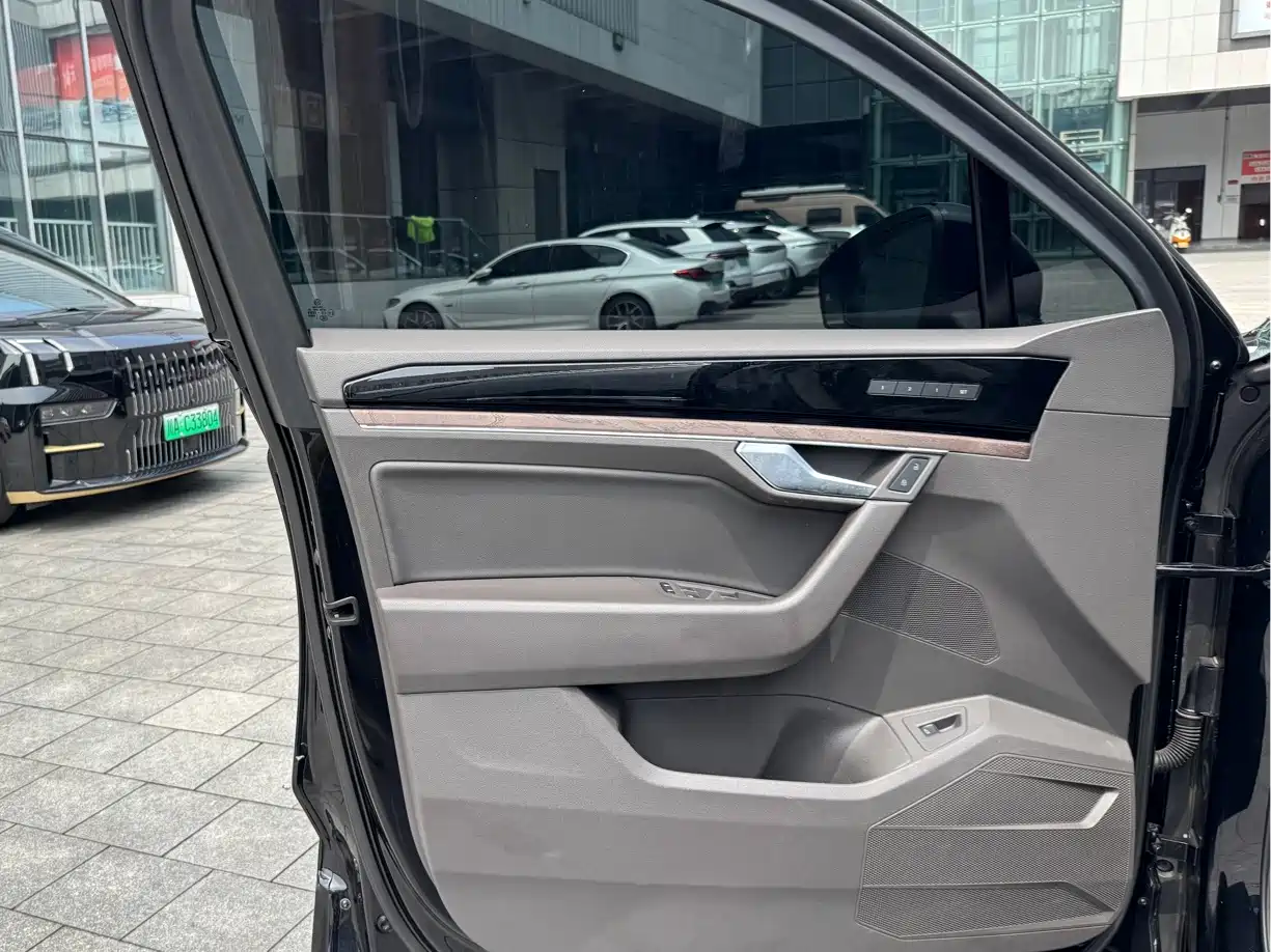 Volkswagen Touareg 2021 2021 3.0TSI R-Line Classic Sport Package
