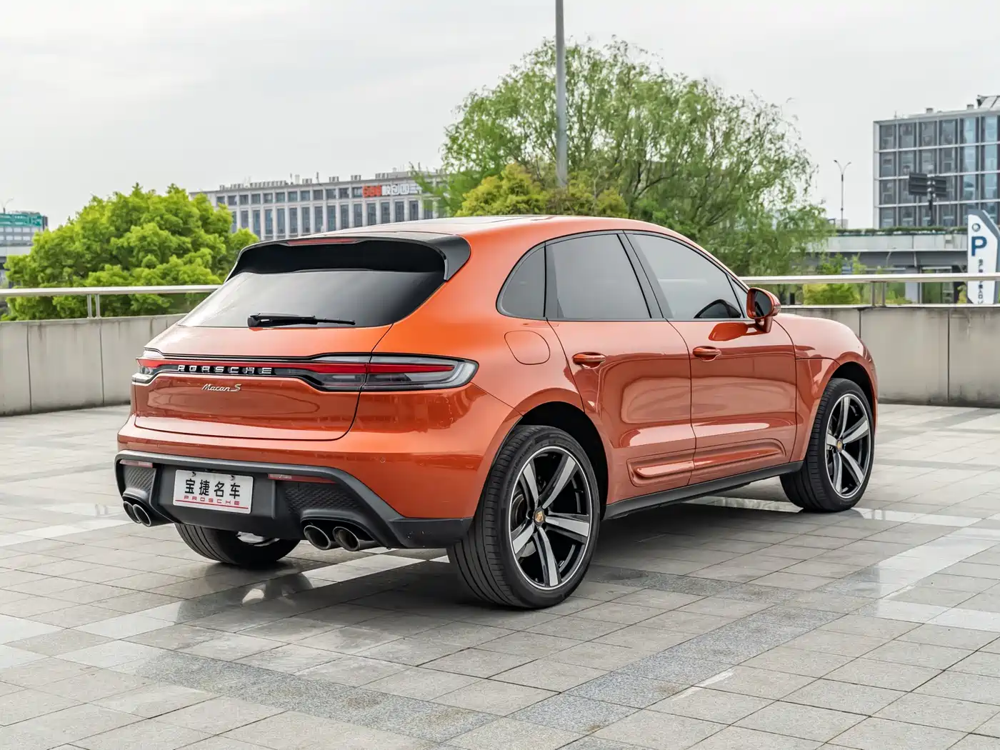 PORSCHE MACAN