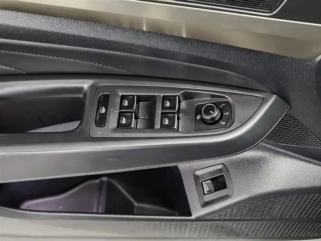 Volkswagen Passat 2019 Model 280TSI Business Edition China VI фото 9