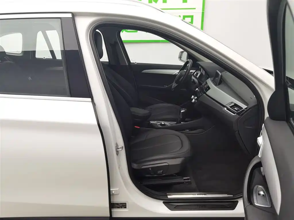 BMW X1 2018 sDrive20Li Leading Model фото 23