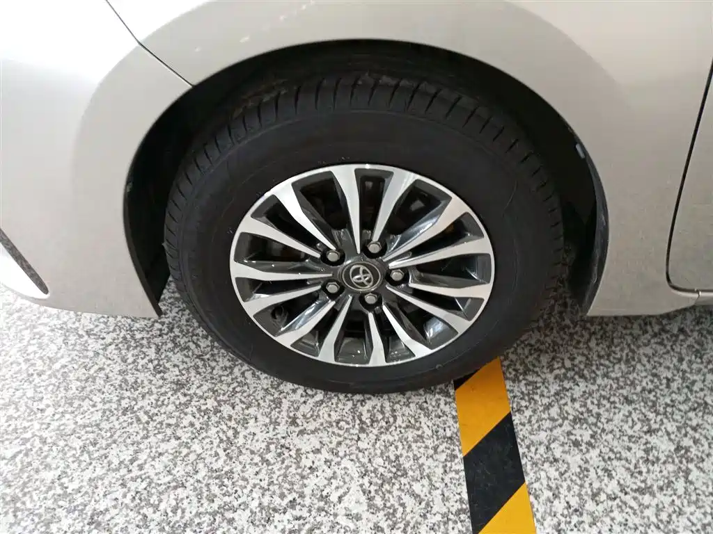 Toyota Corolla 2017 Facelift 1.2T S-CVT GL-i фото 25