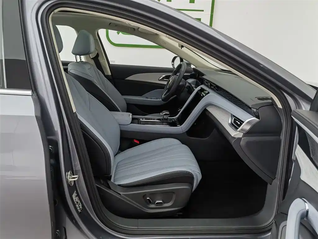 Hongqi H5 PHEV 2025 170 Super Hybrid Edition фото 23