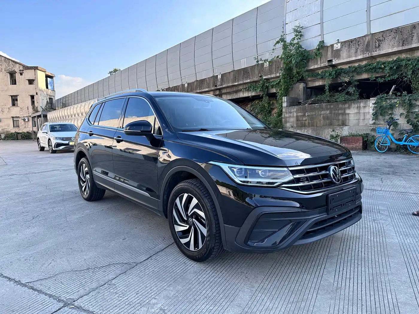 Volkswagen Tiguan L 2025 2025 Model 300TSI Auto 2WD Dragon Edition