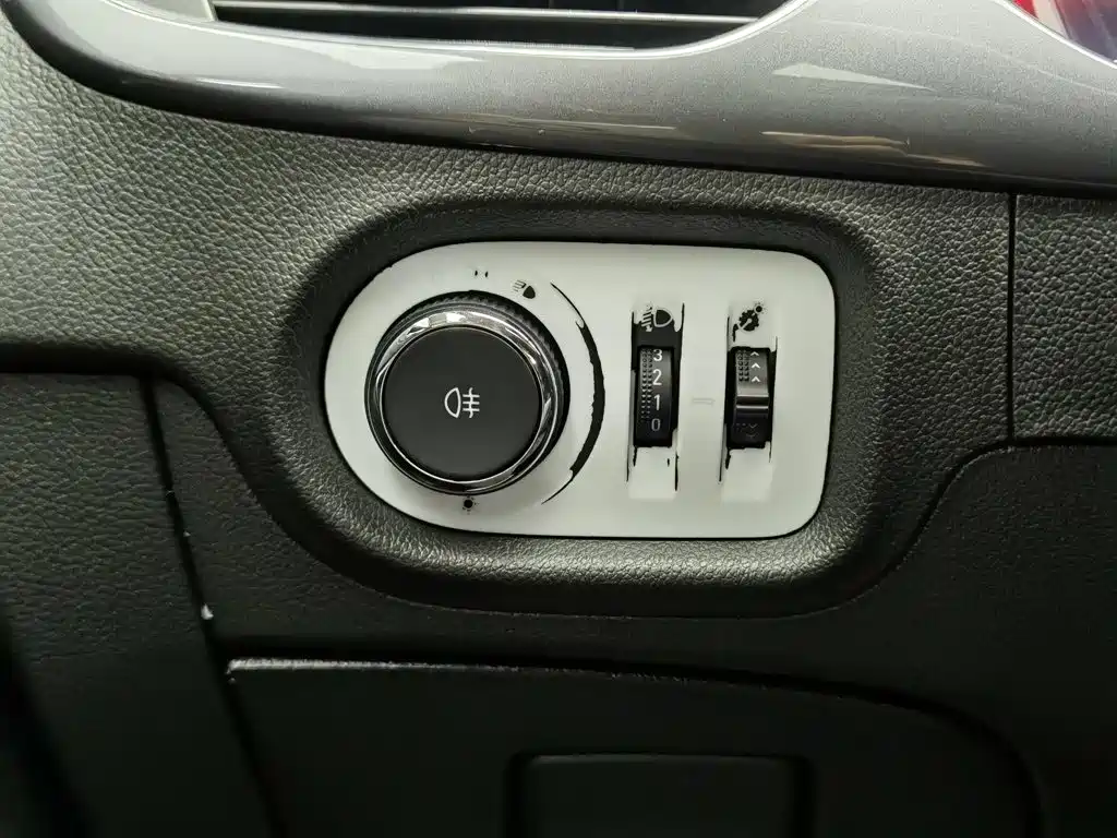Photo 21 - Buick Verano