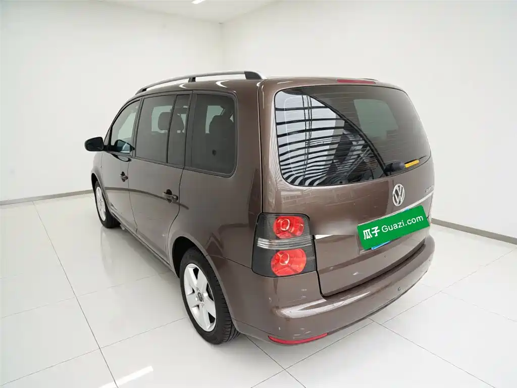 Volkswagen Touran 2013 1.4T DSG Comfort 5-seater фото 5