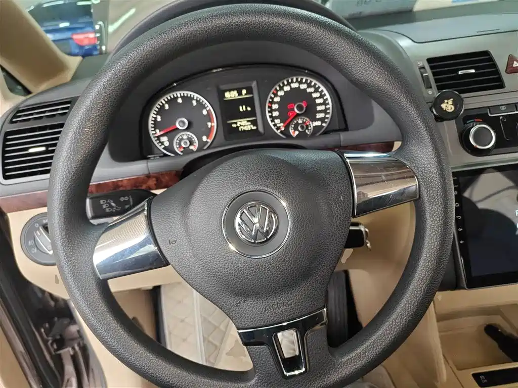 Volkswagen Touran 2013 1.4T DSG Comfort 5-seater фото 11