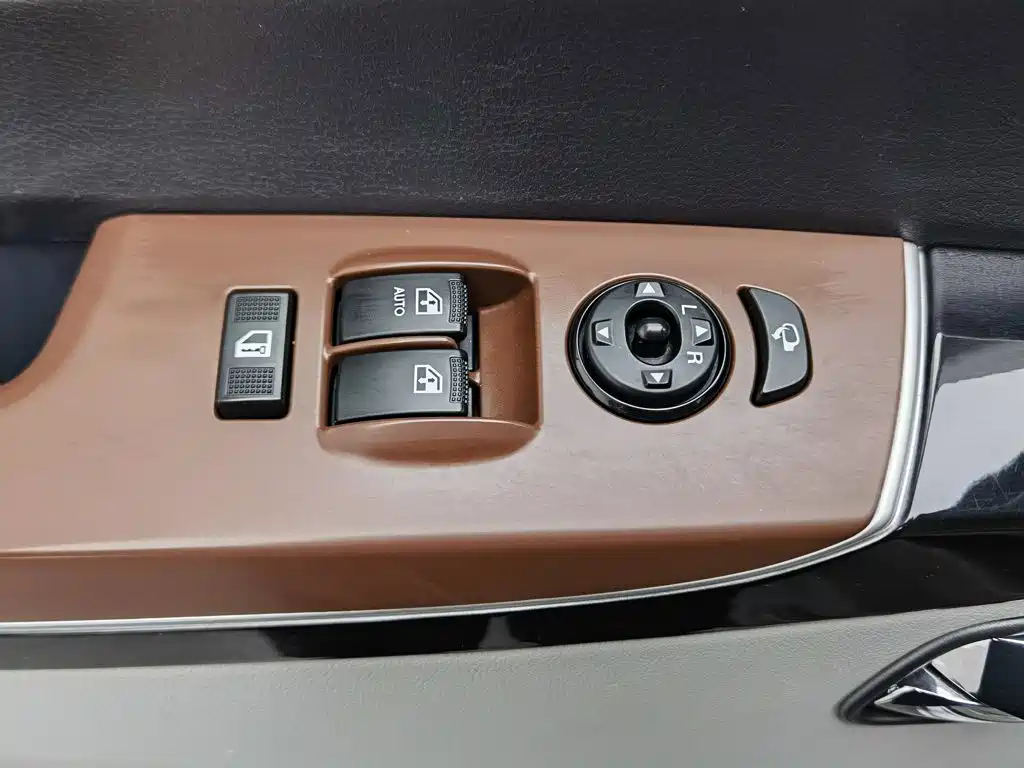 JAC Motors Refine M5 2018 2017 2.0T Gasoline DCT Executive Edition
