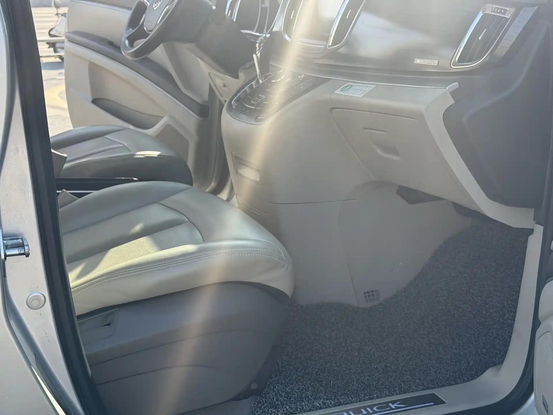 Фото 14 - Buick GL8
