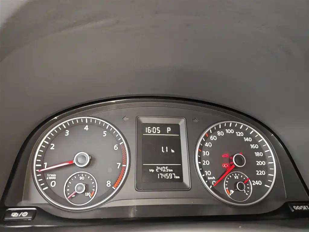 Volkswagen Touran 2013 1.4T DSG Comfort 5-seater фото 12