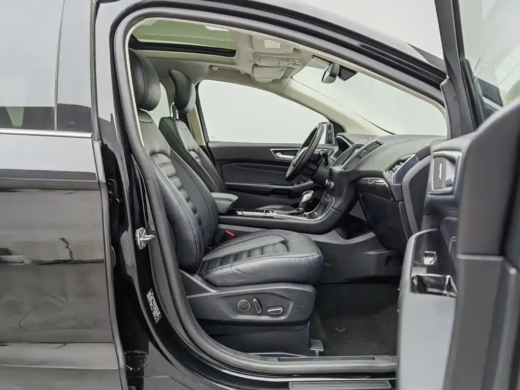 Photo 23 - Ford Edge