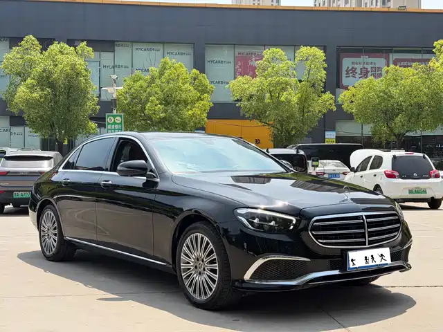Mercedes-Benz E-Class 2023 E 300 L Luxury — фото 3