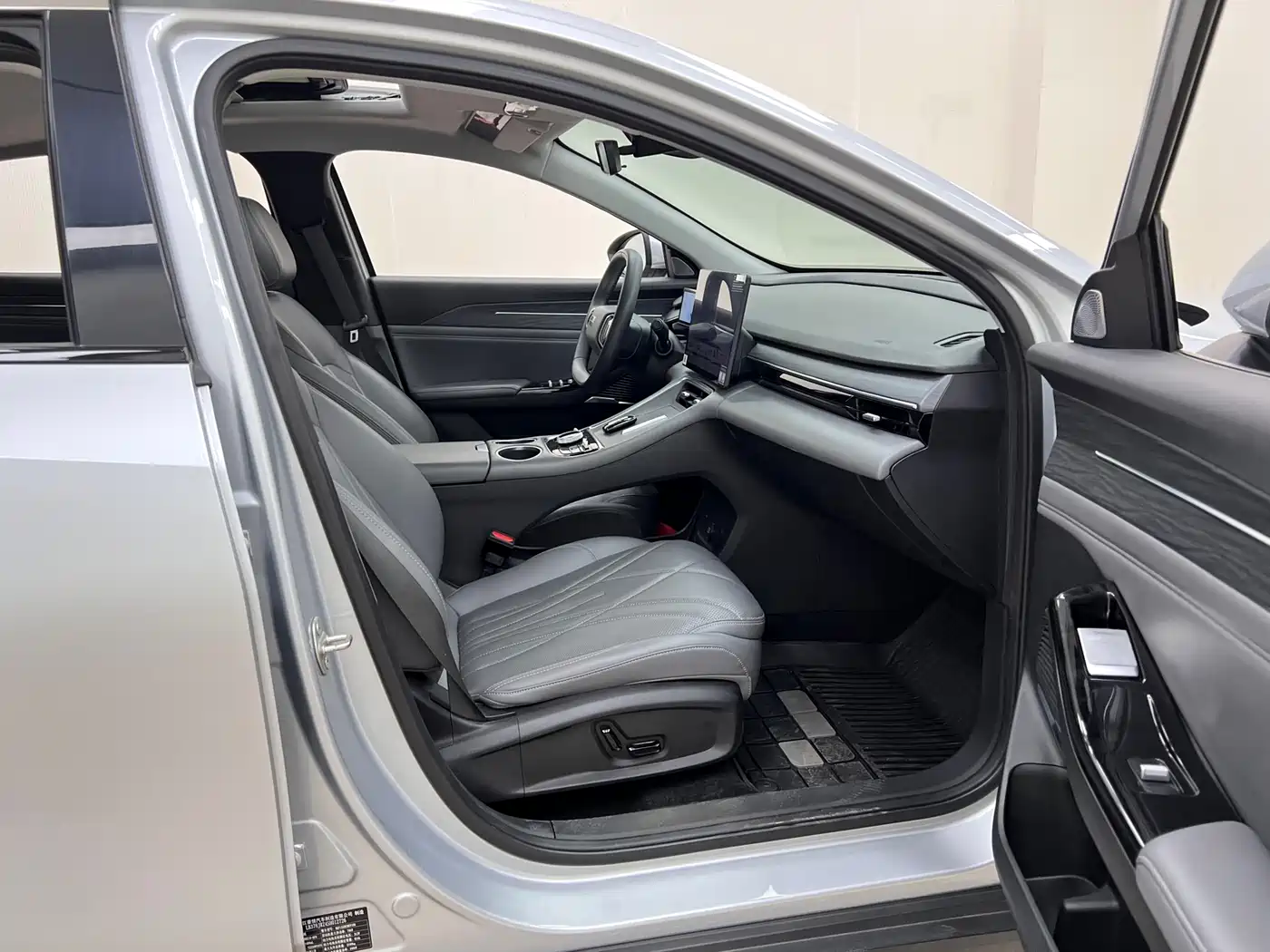 Geely Galaxy Galaxy L6 2025 EM-i 140km Starship Edition фото 30