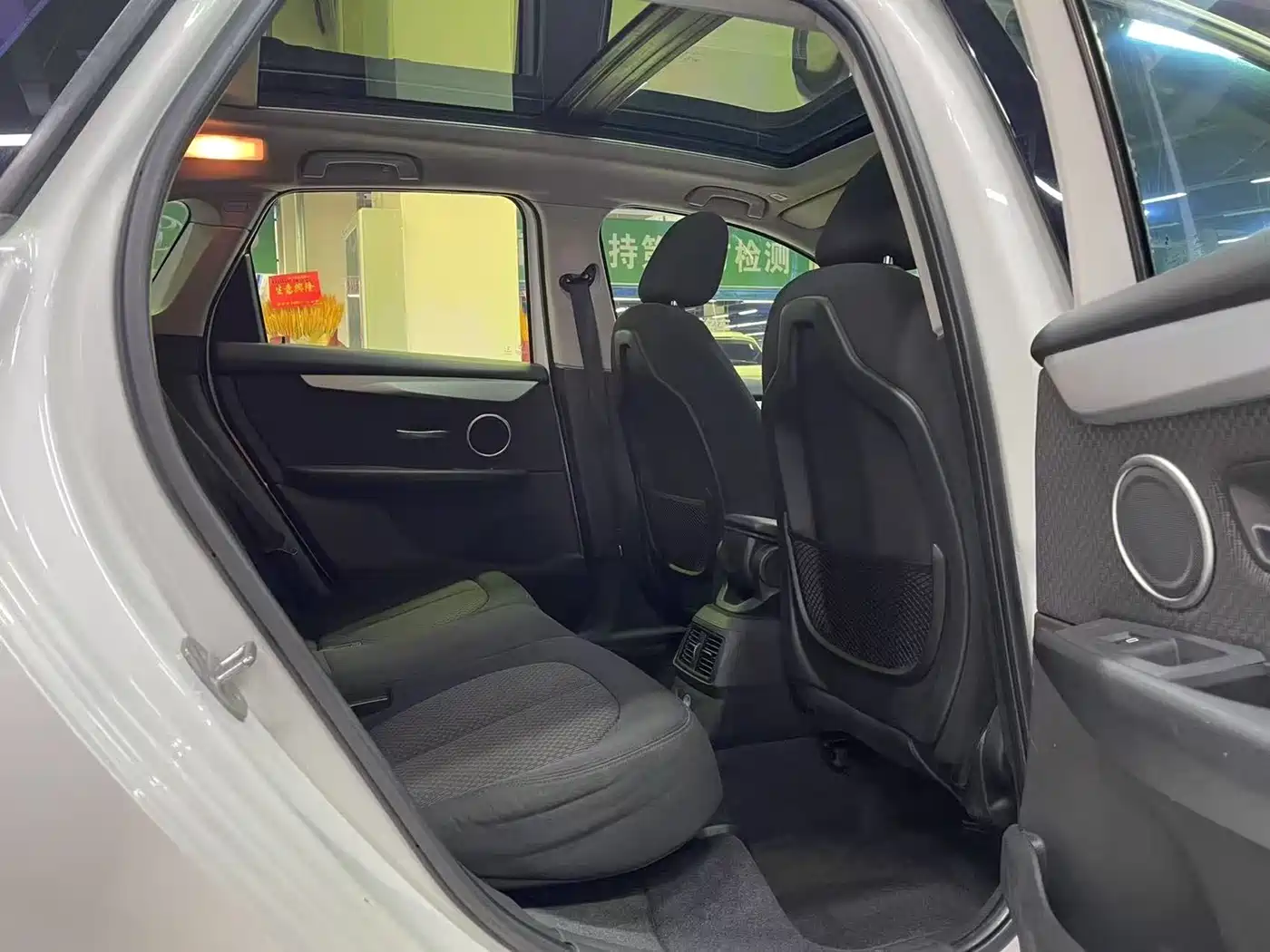 BMW 2 Series Touring 2018 218i Luxury Line фото 12