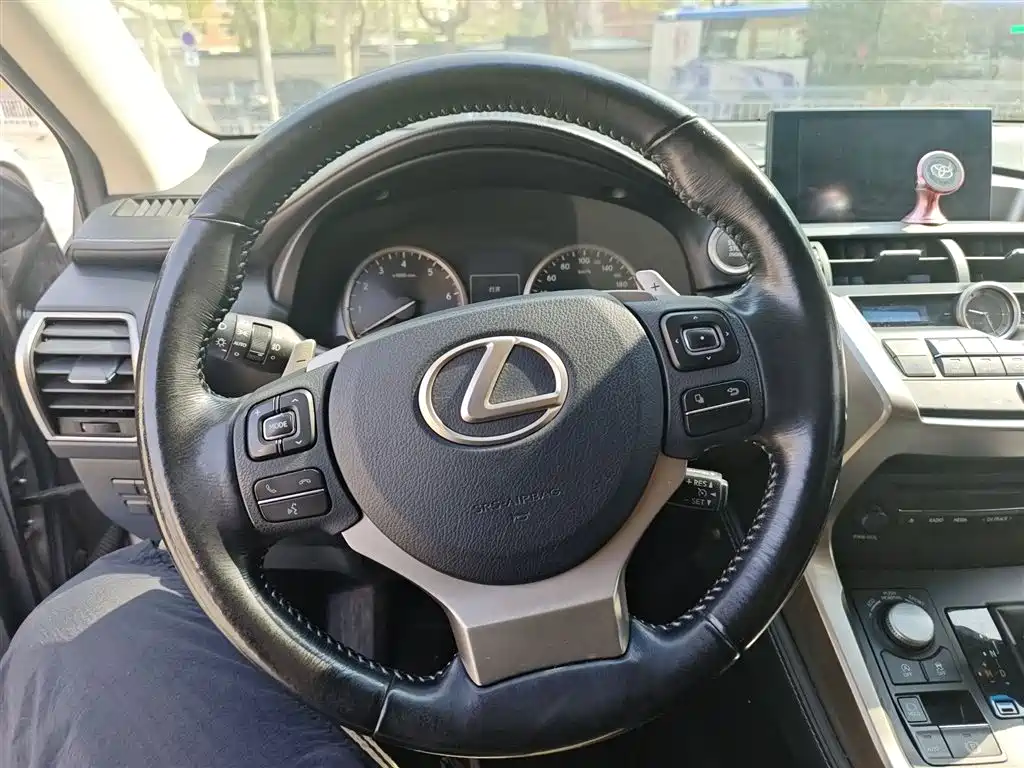 Lexus NX 2015 200t AWD F Sport фото 7