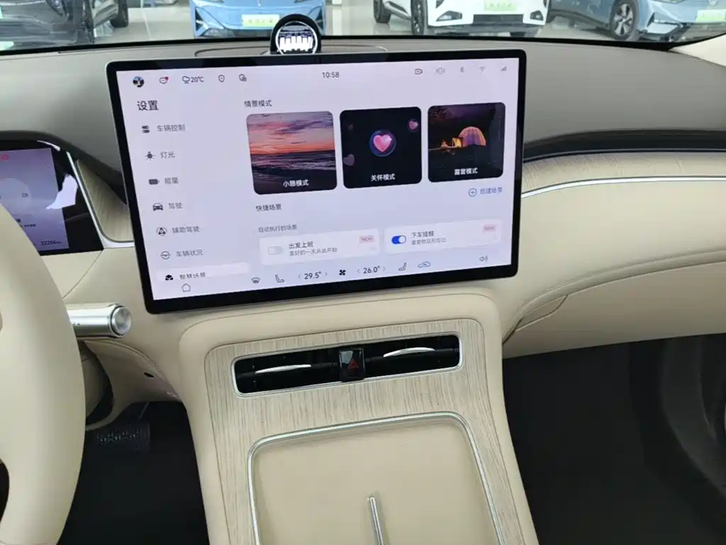 صورة 13 - Shangjie SUV