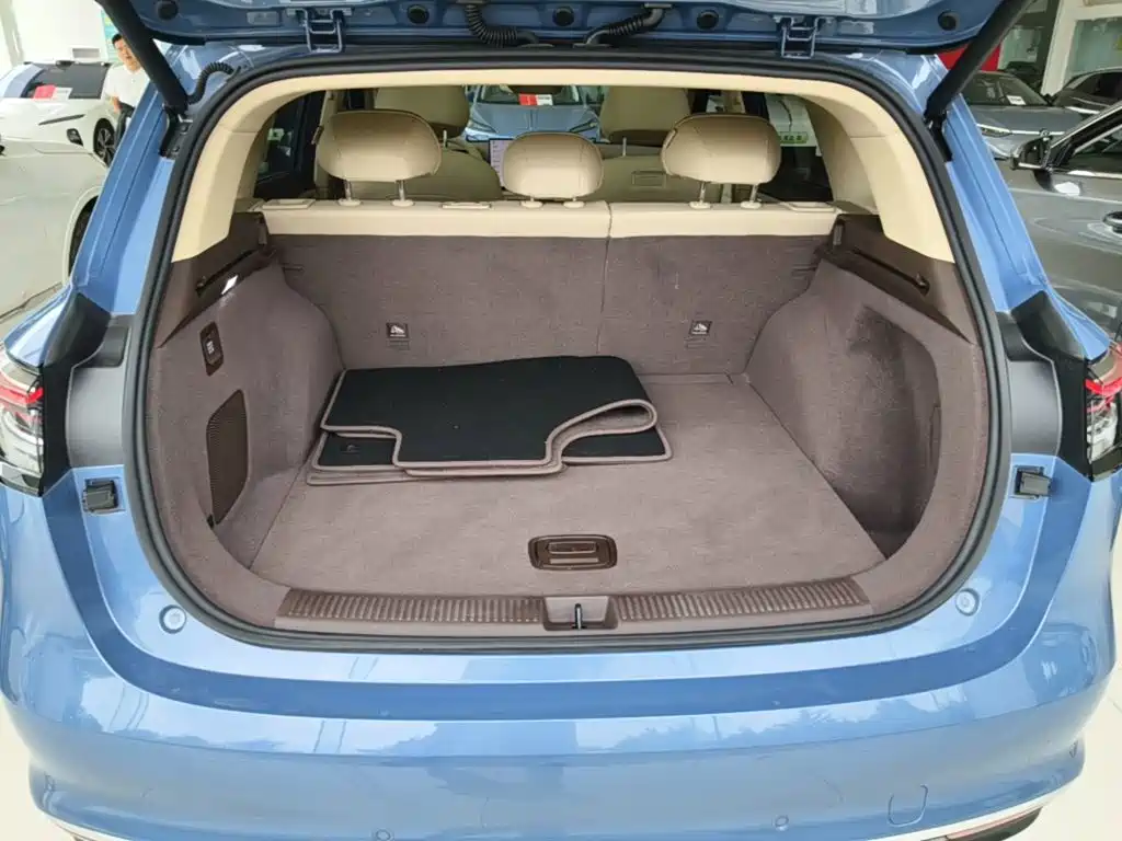 صورة 19 - Shangjie SUV