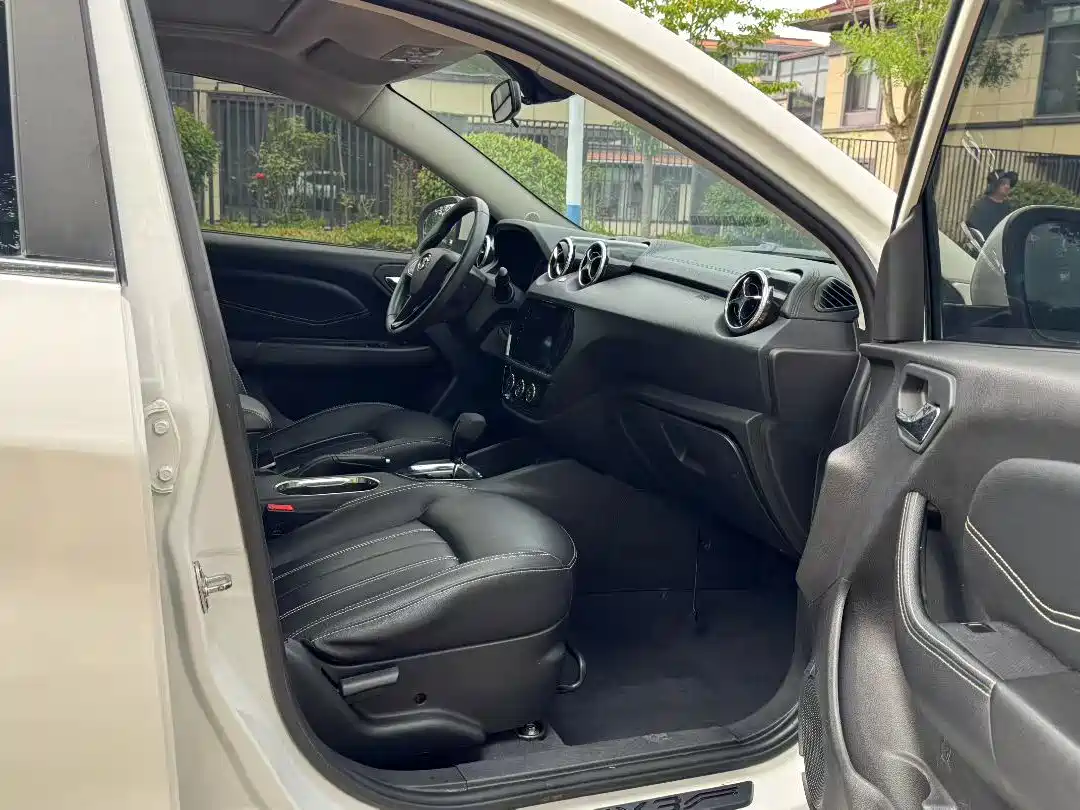 Soueast DX3 2019 2019 1.5T CVT Luxury China V