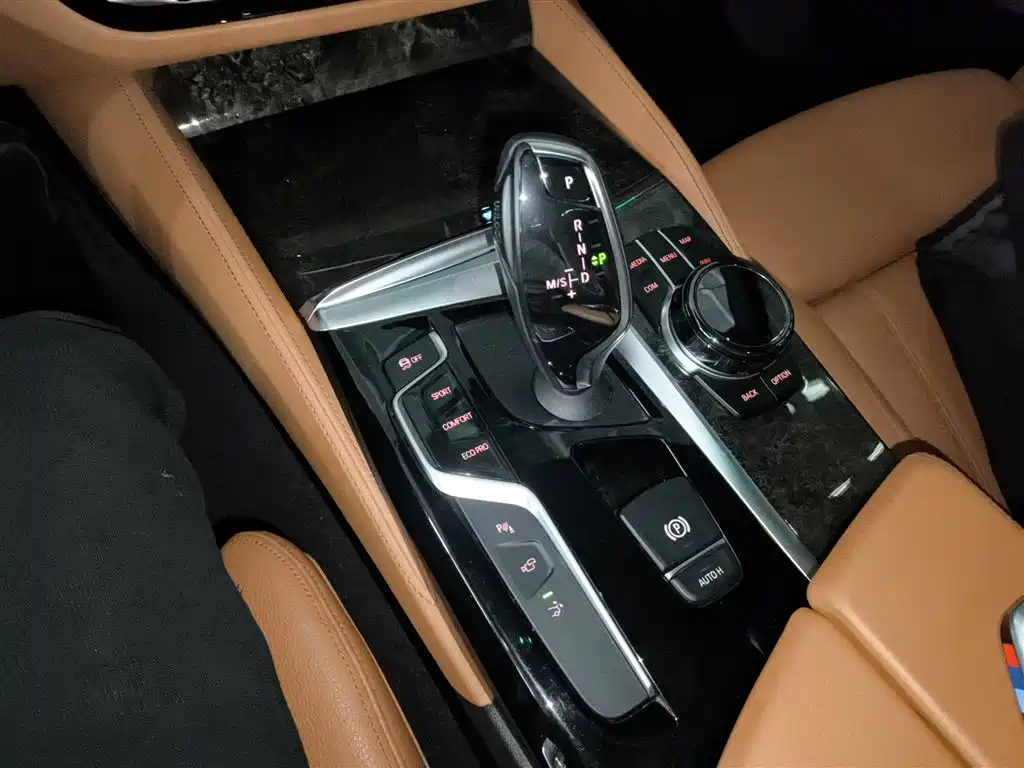 BMW 6 Series GT 2018 630i M Sport Package фото 10