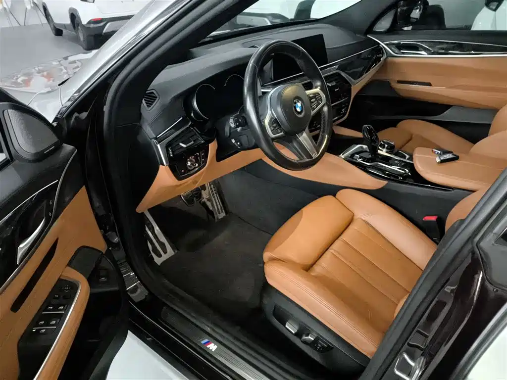 BMW 6 Series GT 2018 630i M Sport Package фото 12