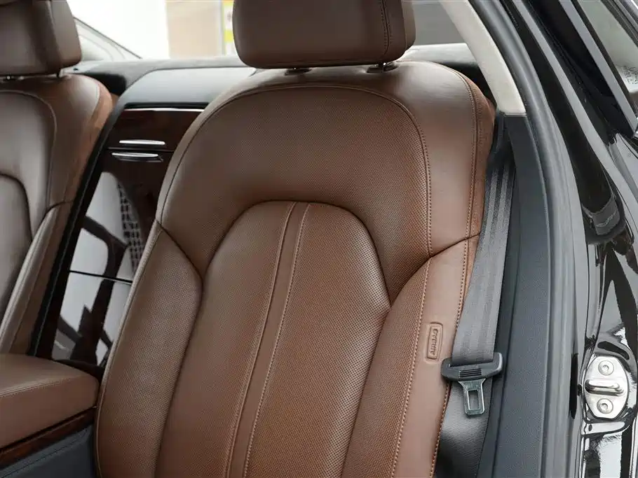 Фото 12 - Audi A8