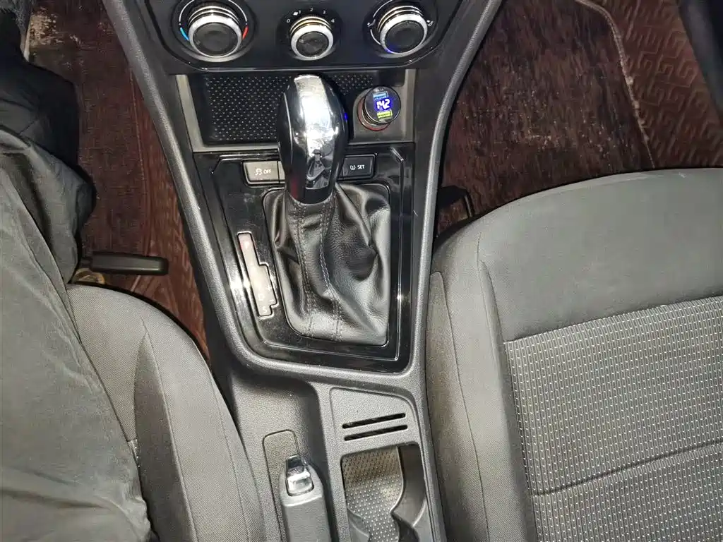 Volkswagen Lavida 2017 1.6L Automatic Trend Edition фото 14