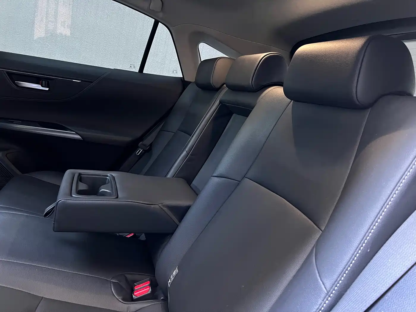 Toyota Venza 2022 2.0L CVT 2WD Luxury фото 8