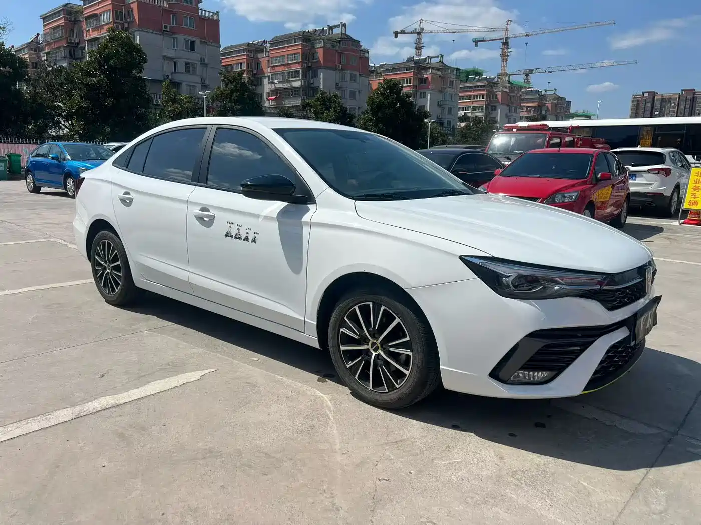 Фото 1 - Roewe i5