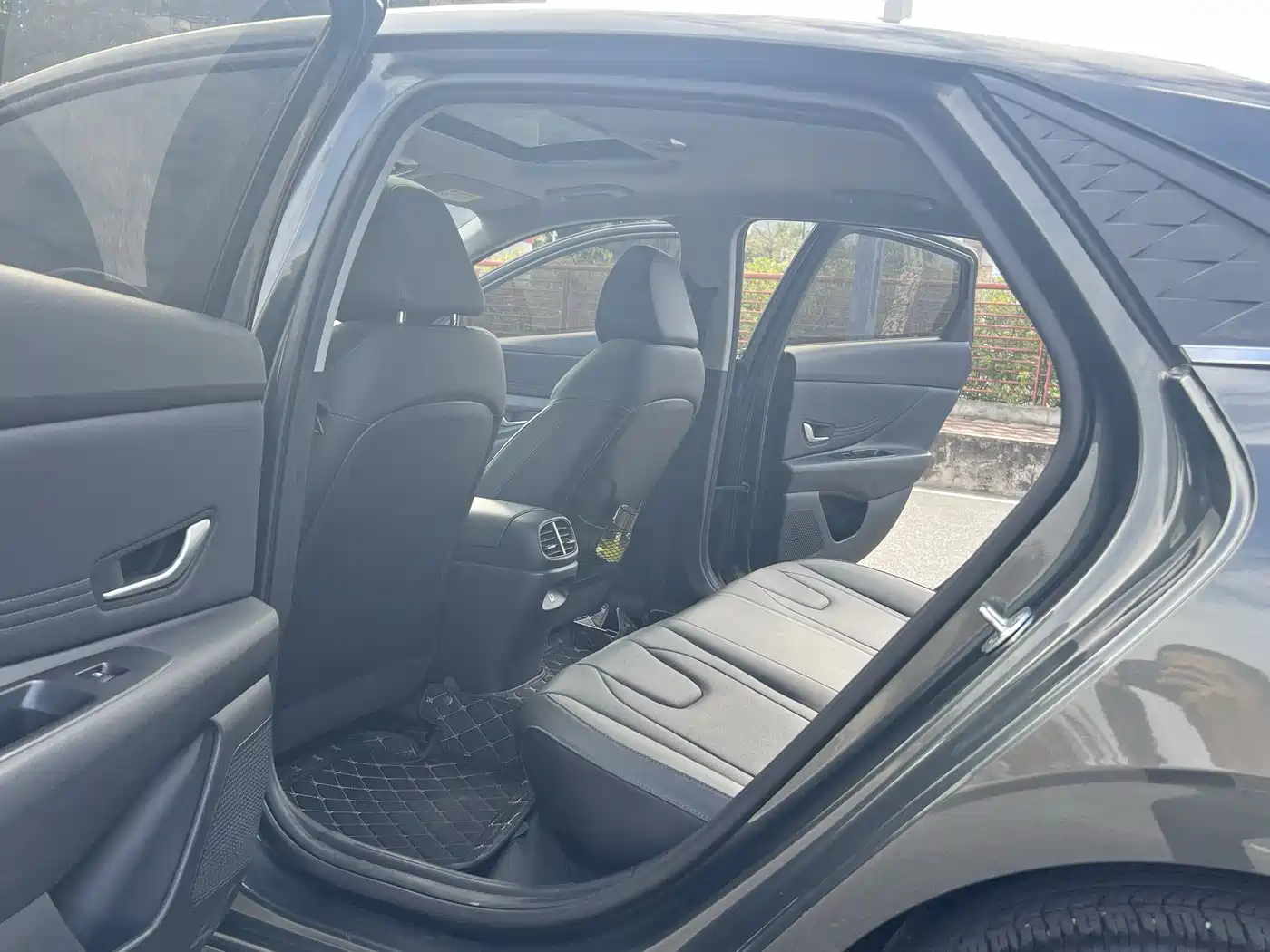 Hyundai Elantra 2023 1.5L CVT GLX Elite Edition фото 8