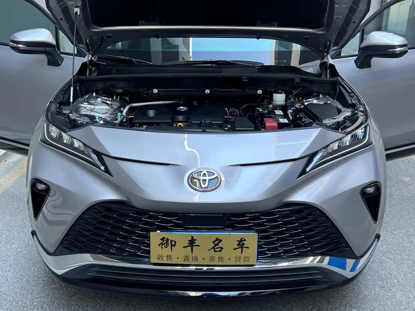 Toyota Venza 2022 2.0L CVT 2WD Luxury фото 13