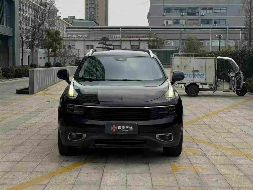Lynk & Co 01 2017 2.0T 2WD Pro Version фото 2