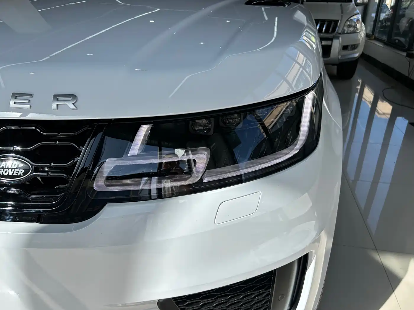 Land Rover Range Rover Sport 2014 5.0 SC V8 Dynamic Genesis Edition фото 26