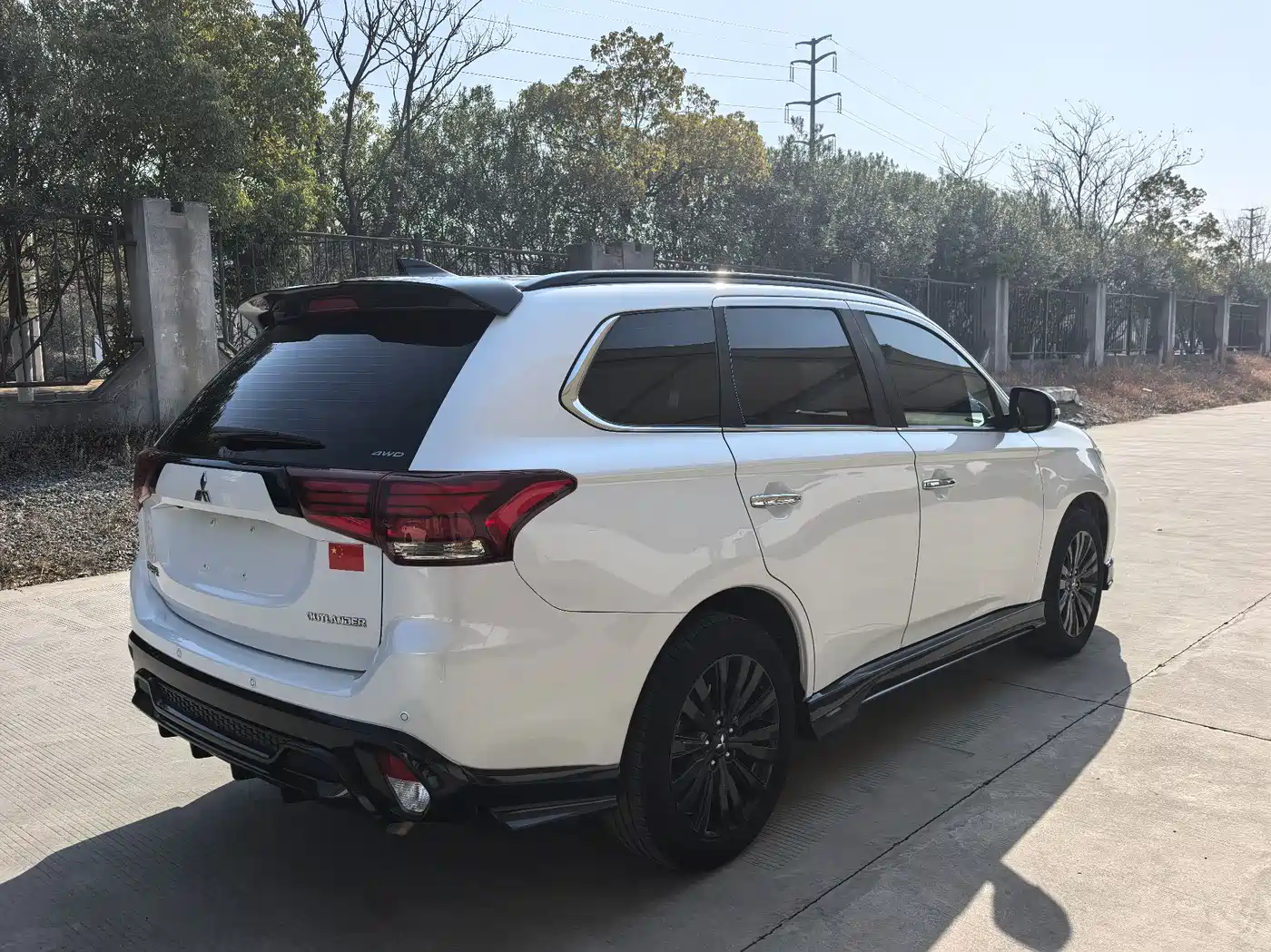 MITSUBISHI OUTLANDER
