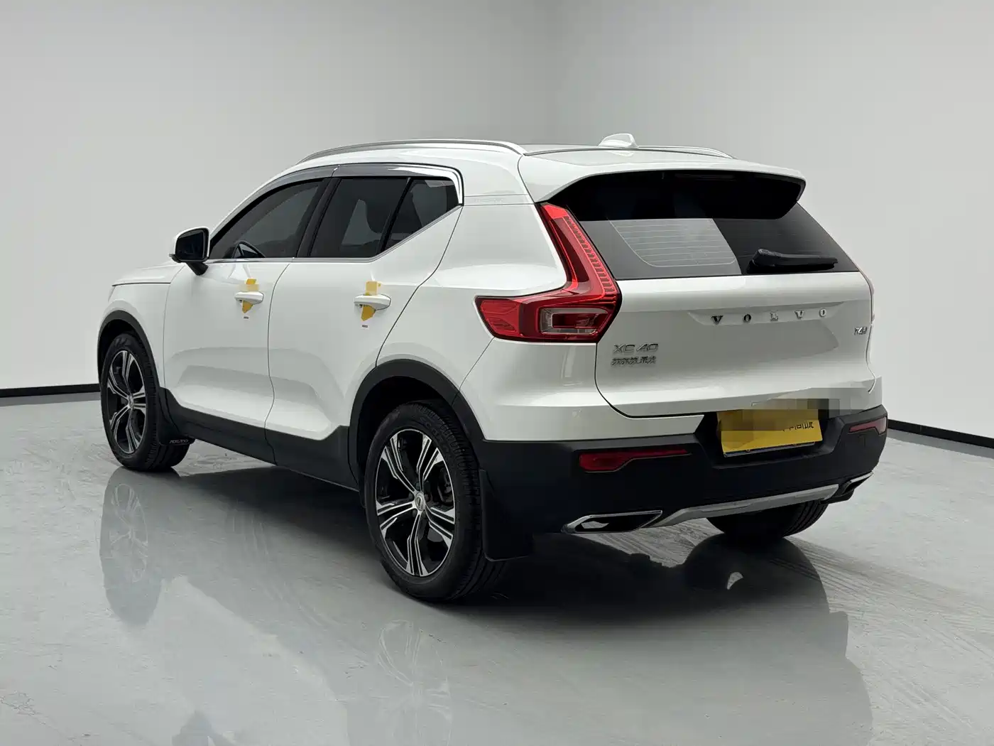 Фото 4 - Volvo XC40