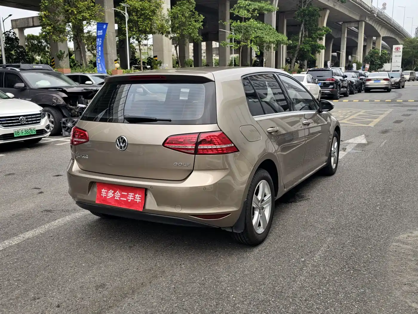 Volkswagen Golf 2015 1.6L Automatic Comfort фото 14