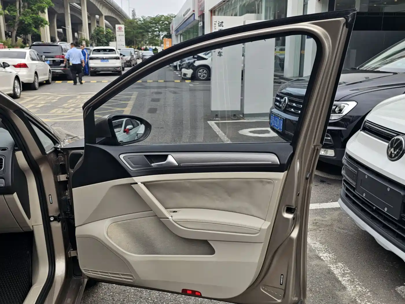Volkswagen Golf 2015 1.6L Automatic Comfort фото 17