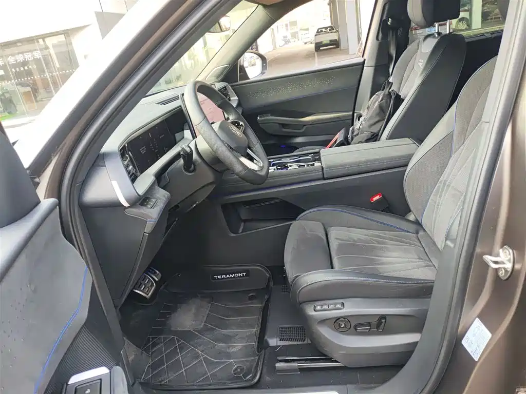 Volkswagen Teramont 2025 Teramont Pro 450TSI 4WD Summit Edition фото 15