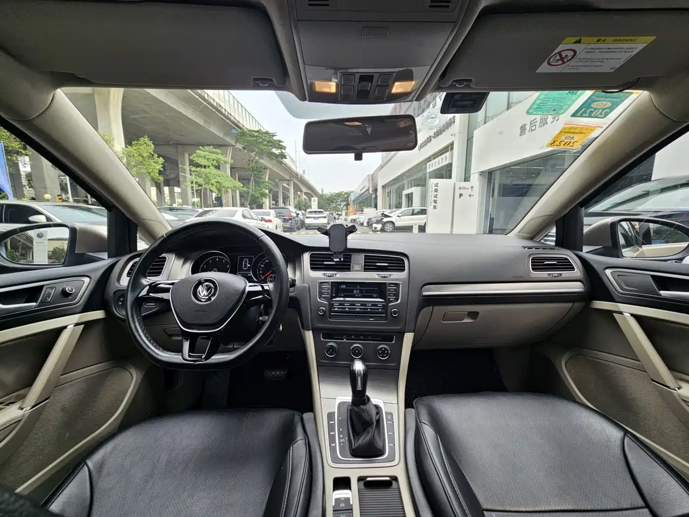 Volkswagen Golf 2015 1.6L Automatic Comfort фото 18