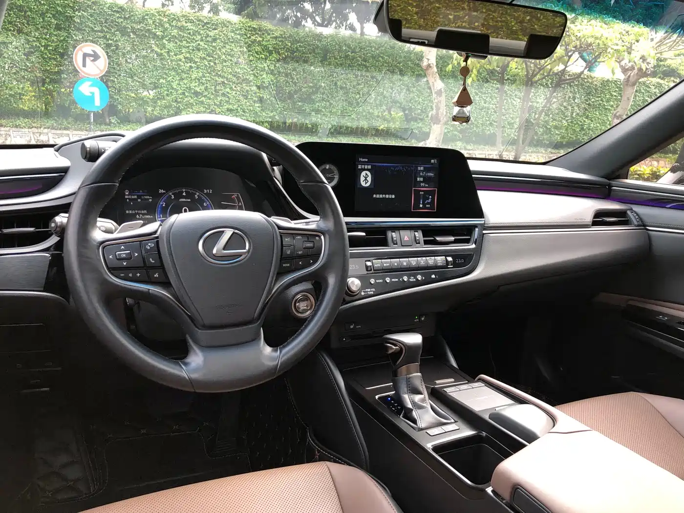 Фото 18 - Lexus ES