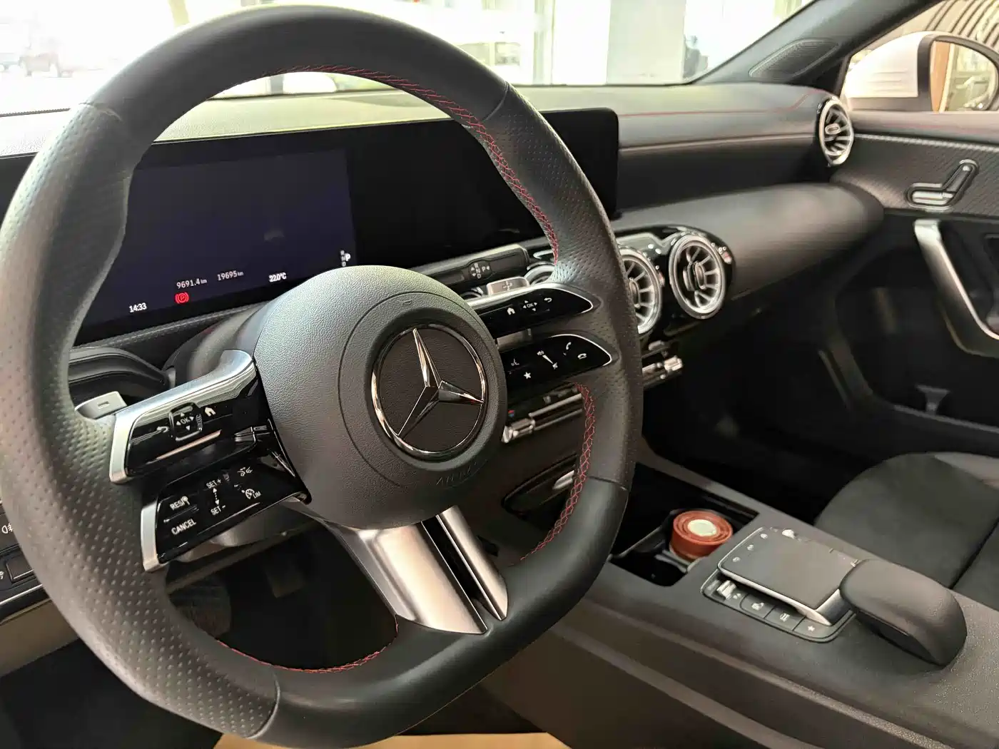 Mercedes-Benz A-Class 2024 A 200 L Fashion Edition фото 3