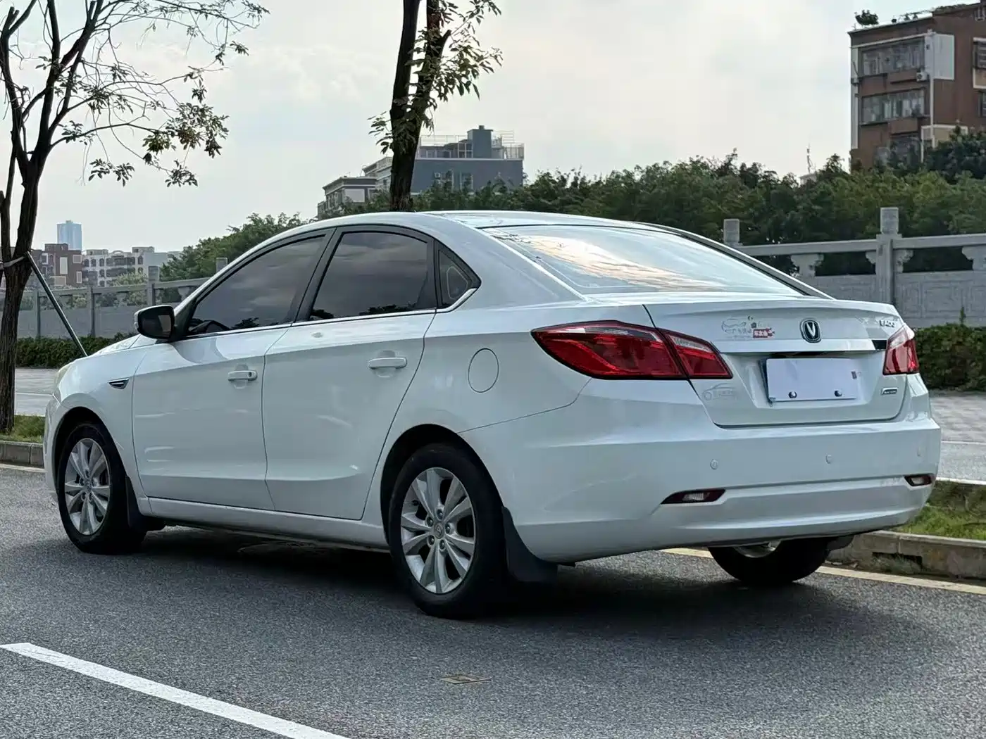 Фото 10 - Changan Eado