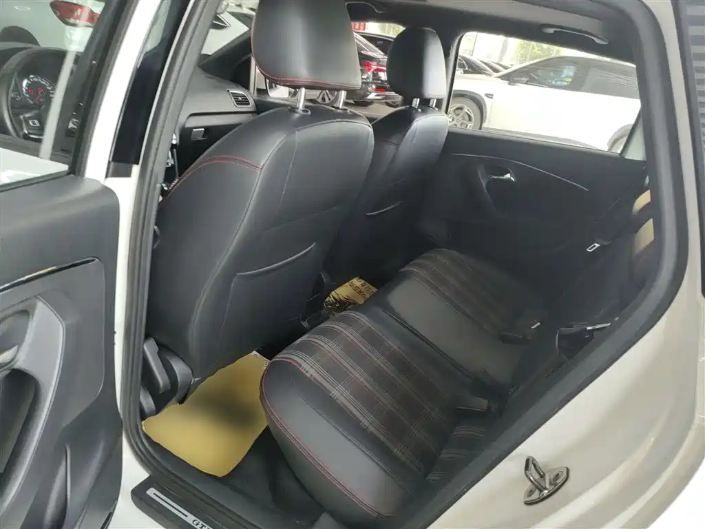 Volkswagen Polo 2015 Model 1.4TSI GTI фото 17