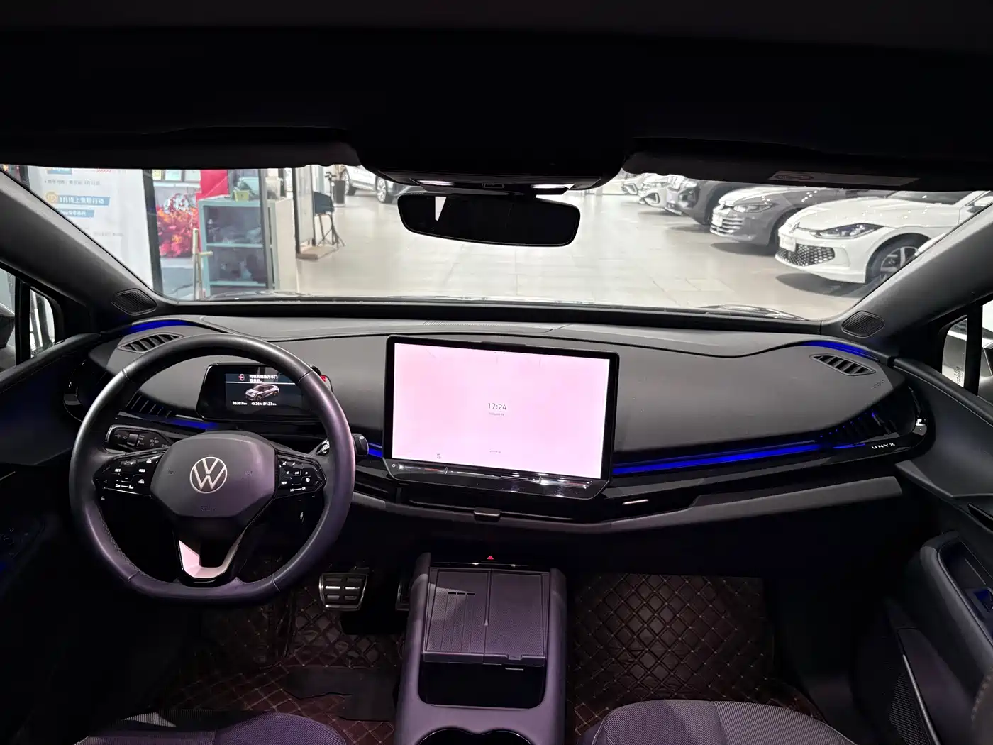 VOLKSWAGEN WITH THE CROWD 06