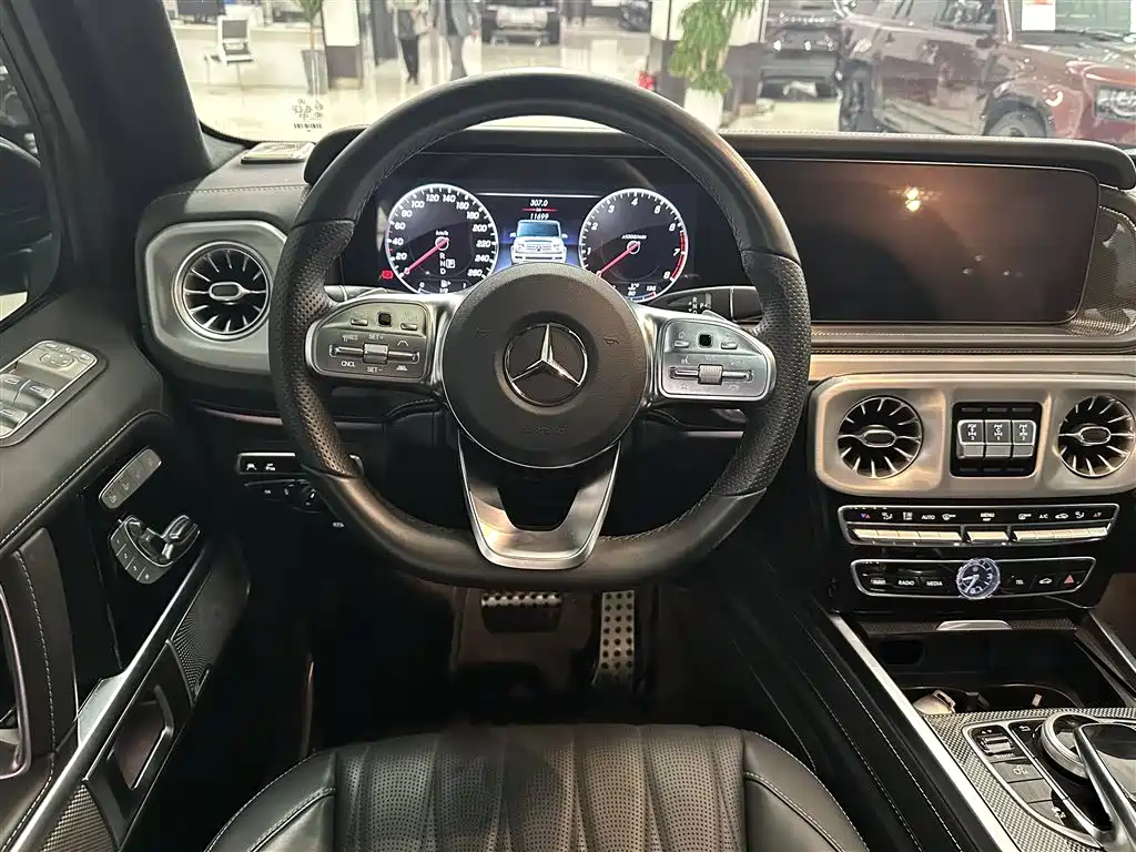 Mercedes-Benz G-Class 2024 G 500 фото 14
