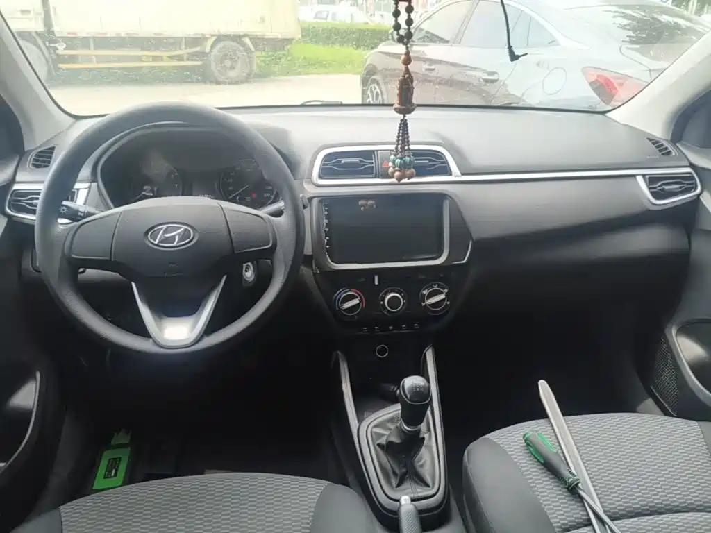 Photo 10 - Hyundai Verna