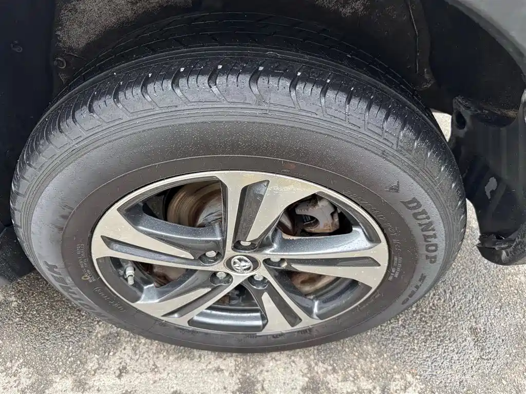 Toyota RAV4 Rongfang 2015 2.0L CVT 2WD Trend Edition фото 17