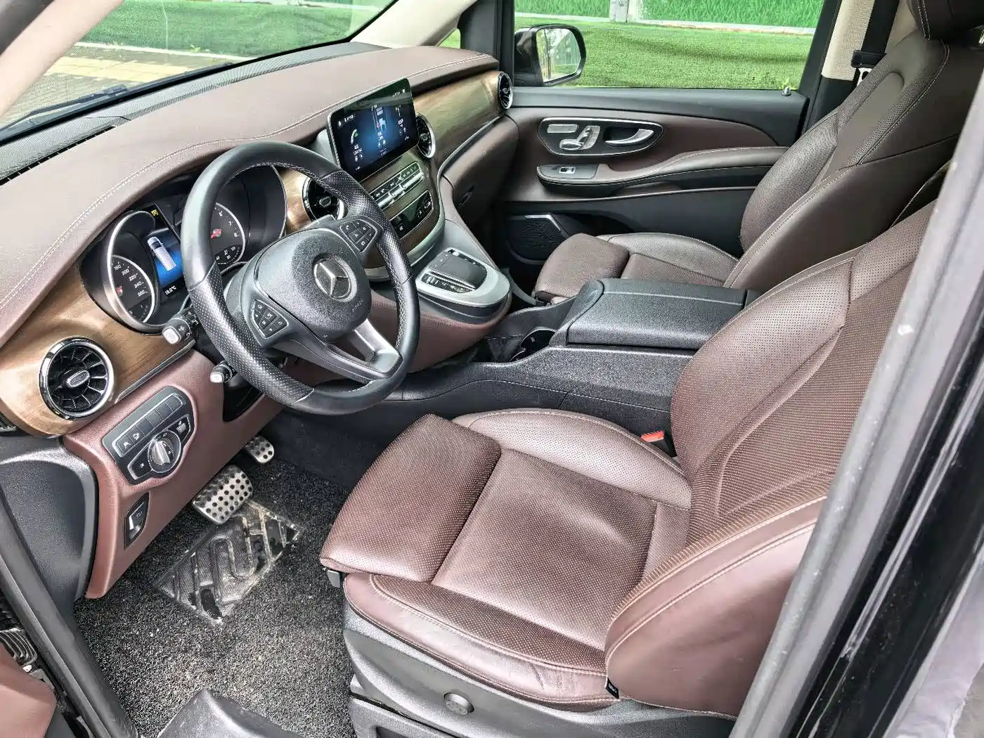 Mercedes-Benz V-Class 2022 V 260 L Long Wheelbase Luxury Edition фото 3